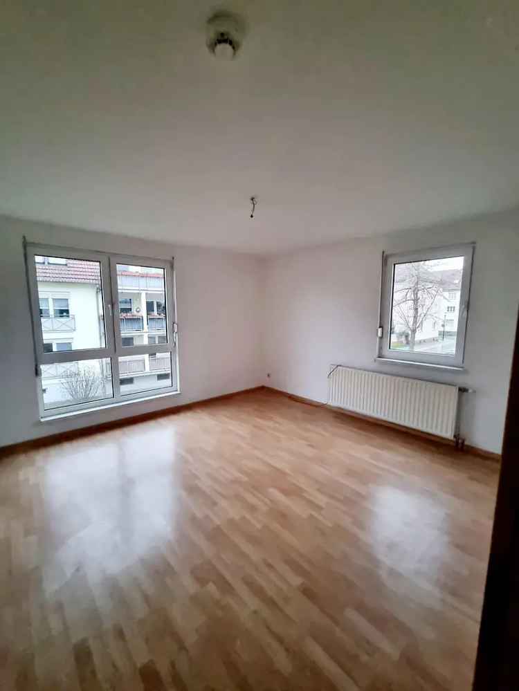 Helle sanierte 2-Zimmer-Wohnung mit Balkon und Stellplatz