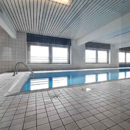 Einzigartige Single-Etagenwohnung in Köln mit Pool und Sauna