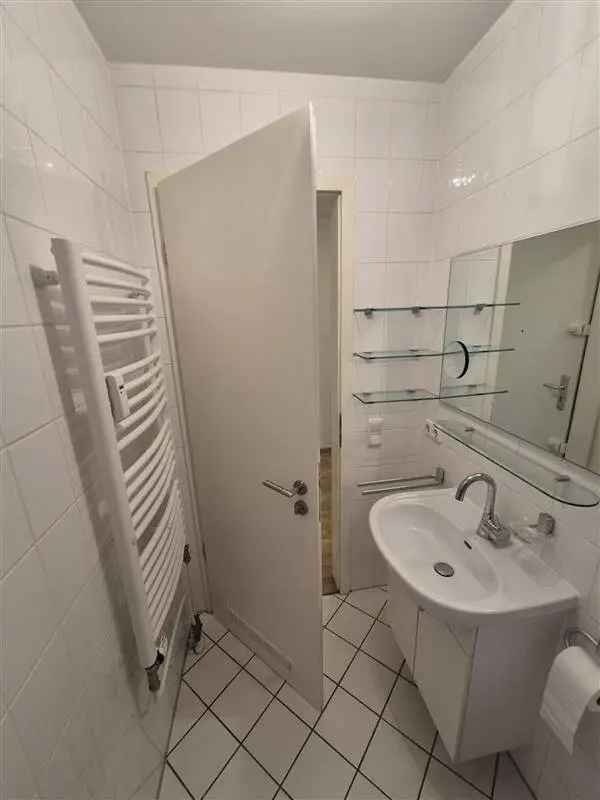 Helle 1-Zimmer-Wohnung mit Balkon in München