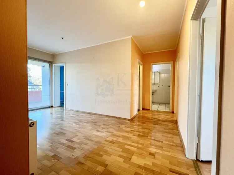 KRIFTEL: LICHT UND KLARE LINIEN PRÄGEN DAS AMBIENTE DIESER WOHNUNG