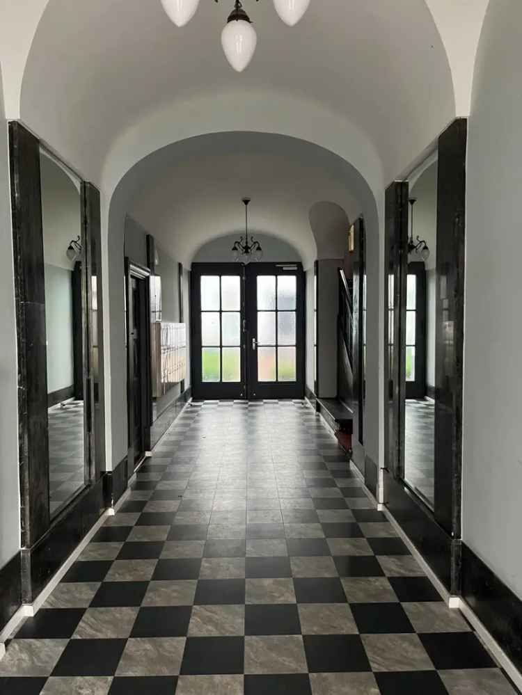 Helle Altbau Eigentumswohnung am Kurfürstendamm
