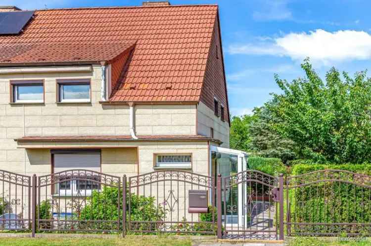 Doppelhaushälfte kaufen in Mahlsdorf mit Garten und Garage