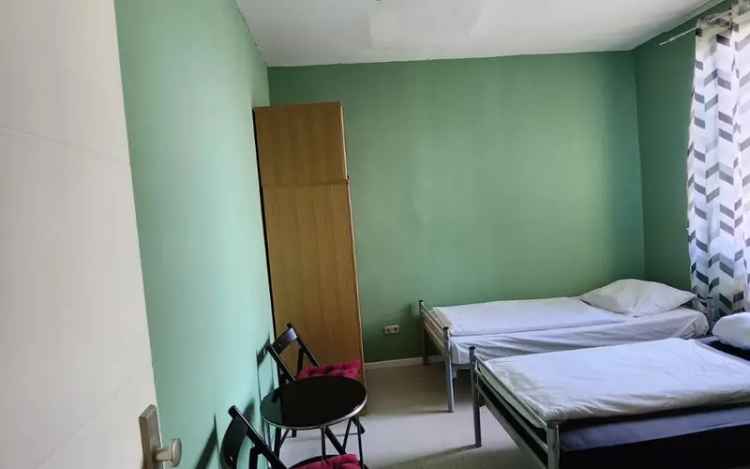 Pension: Zimmer mit eigener Dusche/Wc, Wlan, eigene Kochgelegenheit im Zimmer, Waschmaschine und Parkplatz im historischen Gebäude