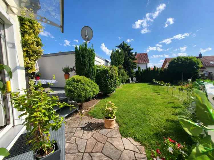 Luxus-Reihenhaus im Münchner Norden mit großem Garten