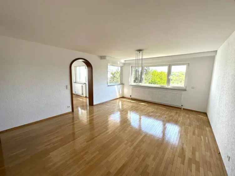 Gepflegte 3,5 – 4 Zimmerwohnung m. Balkon in herrl. Aussichtslage – AN PAAR MITTLEREN ALTERS