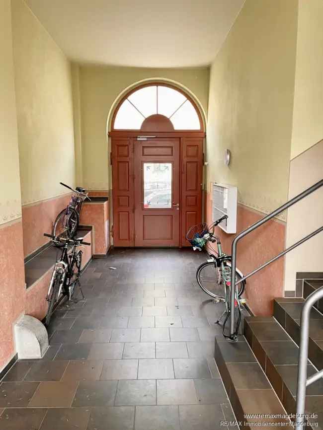 Ideal fürs Kapital! 3-Zimmer-ETW mit Balkon - langfristig vermietet - Denkmalschutz-Immobilie