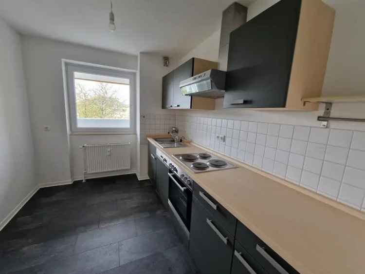Renovierte 3-Zimmer-Wohnung mit Einbauküche und großem Balkon in Halbergstraße, Saarbrücken