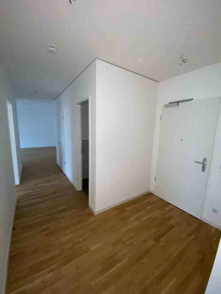 4-Zimmer-Wohnung mit Einbauküche + Balkon!