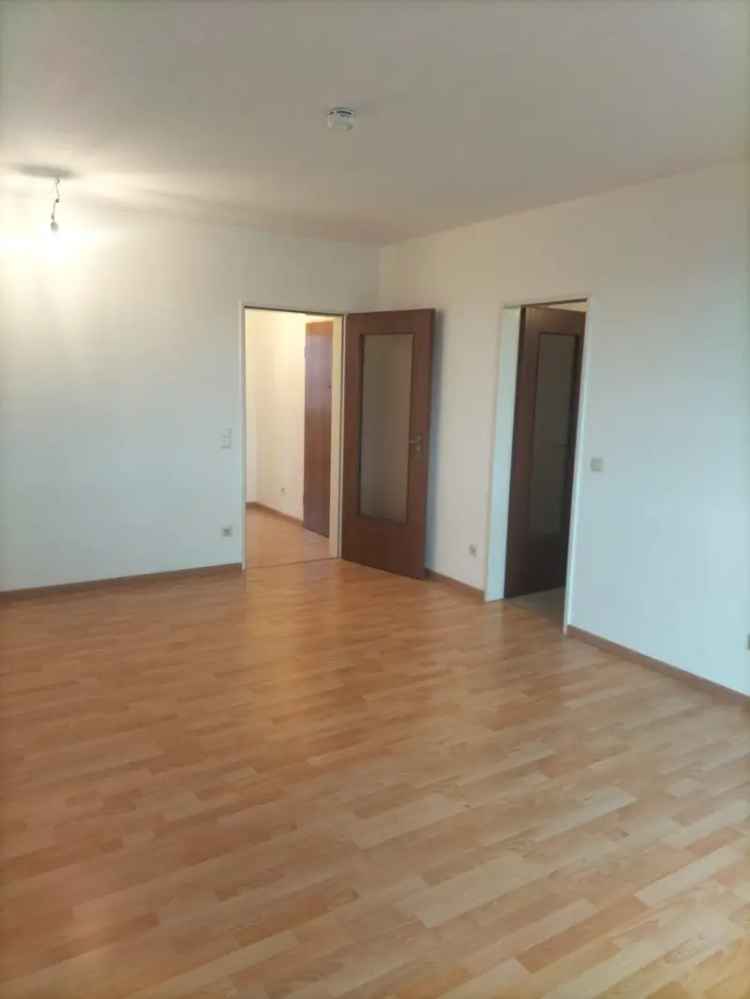 Helle 1,5 Zimmer Wohnung mit Balkon und EBK!