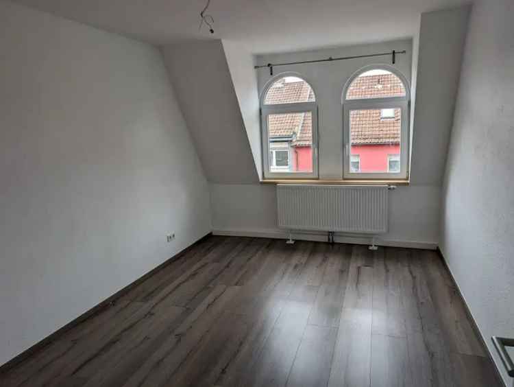 2 Zimmer Dachgeschosswohnung mieten in Lichtenhof mit Altbau Flair