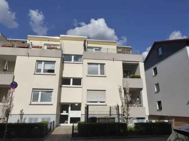 Zweizimmerwohnung mit Dachterrasse - Modernisiert und vermietet