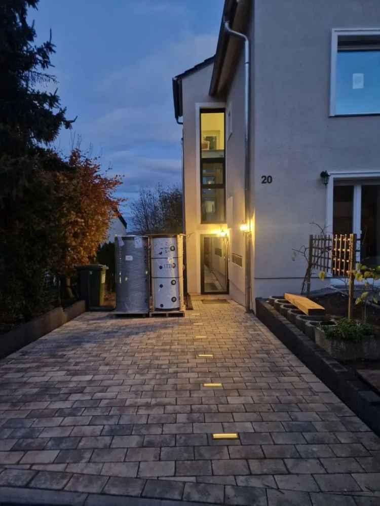 Neuwertige Wohnung mit Dachterrasse und Dachboden in KfW 50 Standard