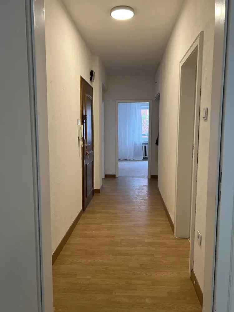 Geschmackvolle, sanierte 3-Raum-Wohnung mit gehobener Innenausstattung mit Balkon in Düsseldorf