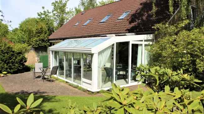 VERKAUFT!
SEHR GEPFLEGTE DOPPELHAUSHÄLFTE IN RUHIGER LAGE MIT SONNIGEM GARTEN