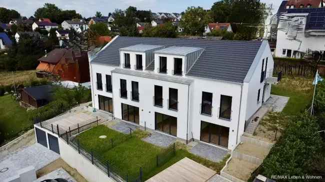 Neubau Mittelhaus mit Panoramablick
2 Bäder, Wärmepumpe und Garage uvm.
KFW 55 2 Bäder / Terrasse