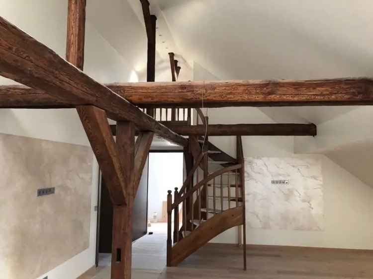 Dachgeschosswohnung 130m² Historische Villa