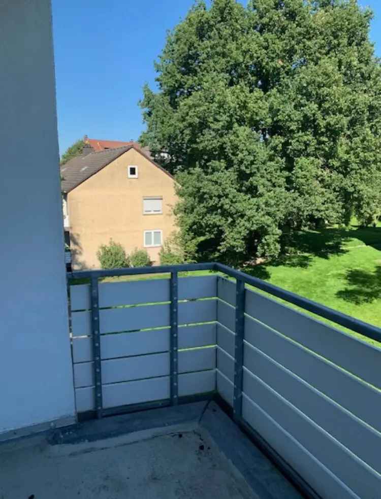 Freie Zweizimmerwohnung  mit 44 qm und Balkon!