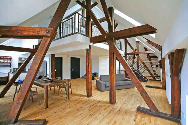 2-Ebenen-Dachgeschoss-Loft im historischen Fabrikschloß Westend Village