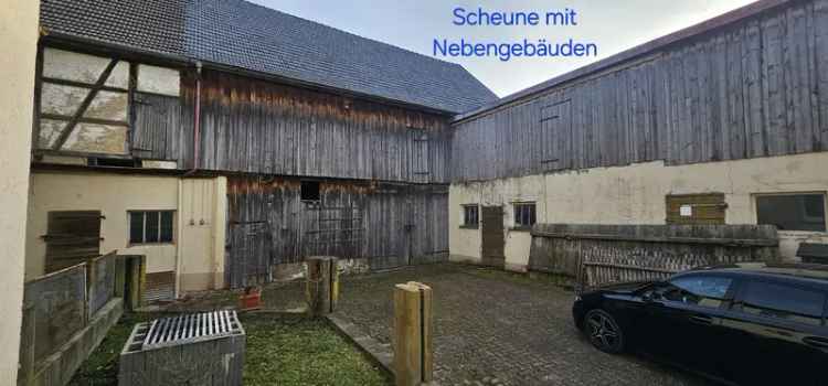 Einfamilienhaus mit Nebengebäuden