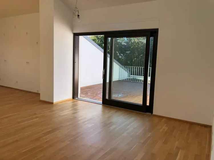 *** Neuwertige Maisonette-Wohnung mit großzügiger Dachterrasse in Niedernhausen ***
