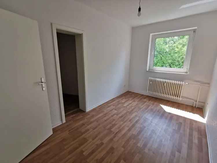 3 5 Zimmer Wohnung mit Balkon und Abstellraum