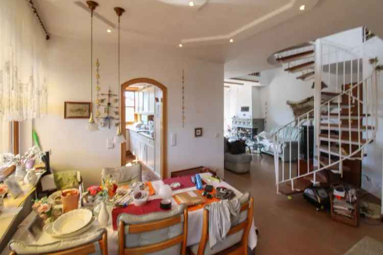 Formschöne Maisonette Wohnung mit großer Terrasse + Stellplatz