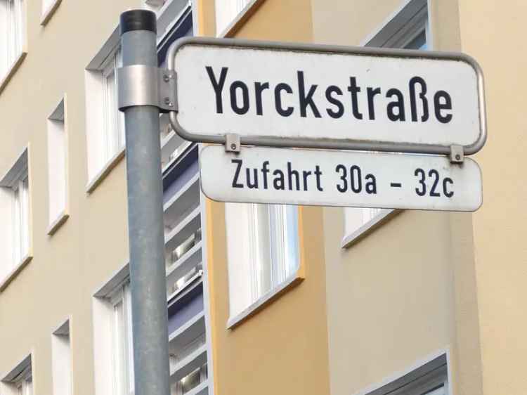 Vermietung 4 Zimmer Wohnung mit Balkon in saniertem Objekt