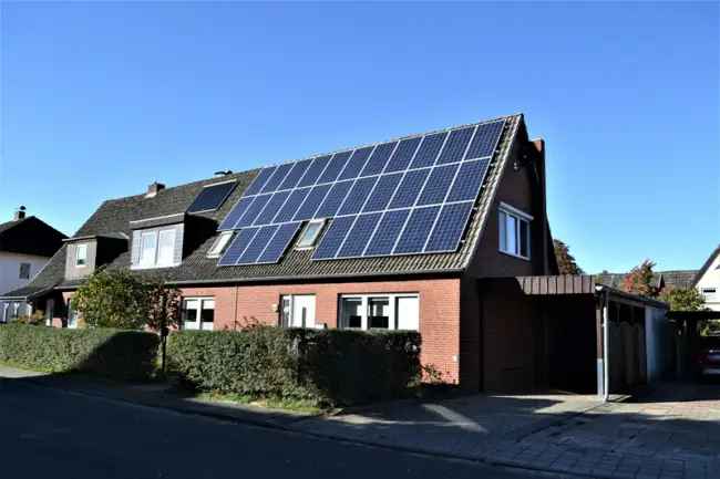 Doppelhaush
table mit Photovoltaik in Visselhövede