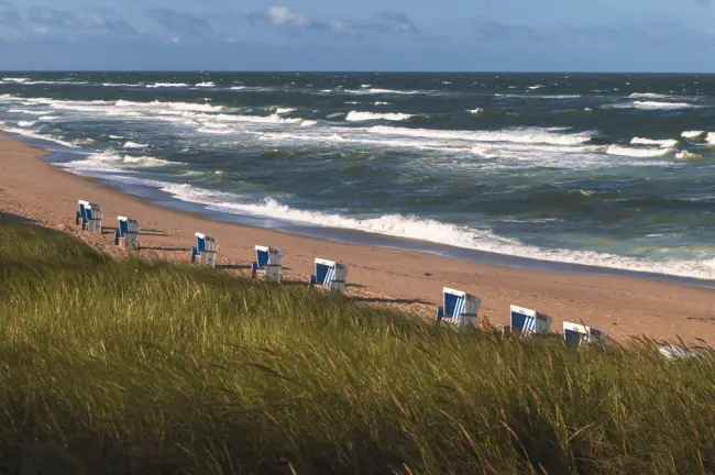 VERKAUFT!
AUSSERGEWÖHNLICHE DHH UNTER REET MIT RUNDUMBLICK AUF NORDSEE & WATTENMEER
UND SIE MITTENDRIN !