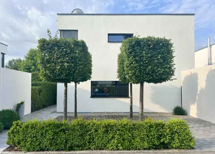 Bau-Haus mit XL-Pool in 1a-Lage bei München