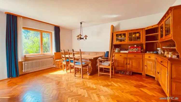 großes Haus mit großem Garten in Emmering