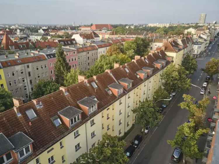 Preisnachlass sichern auf vermietete 2-Zimmerwohnung mit Balkon & Wannenbad im Szenebezirk Neukölln