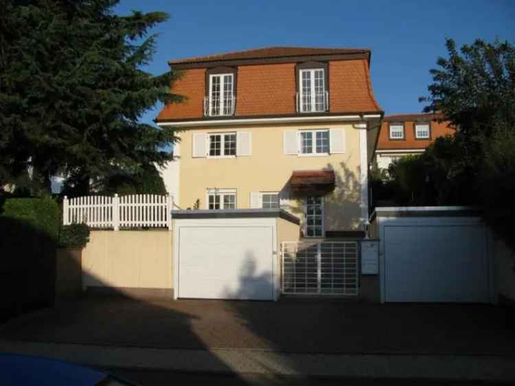 Wohnhaus kaufen in Hofheim mit stilvollem Design und hochwertigen Materialien