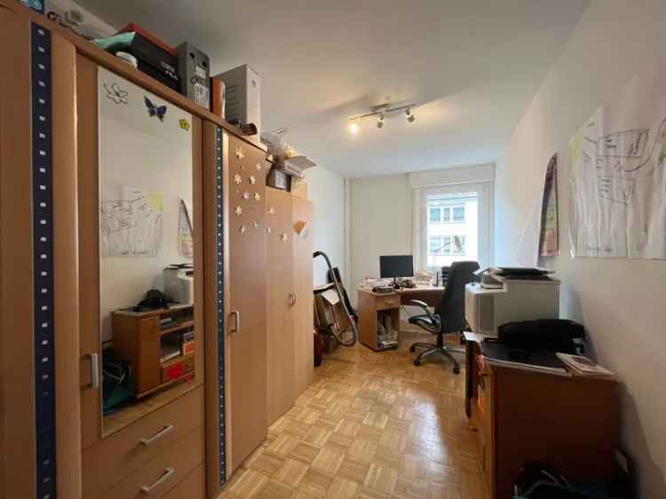 Schicke 3 Zimmerwohnung mit Einbauküche und Balkon 3. OG mit Aufzug