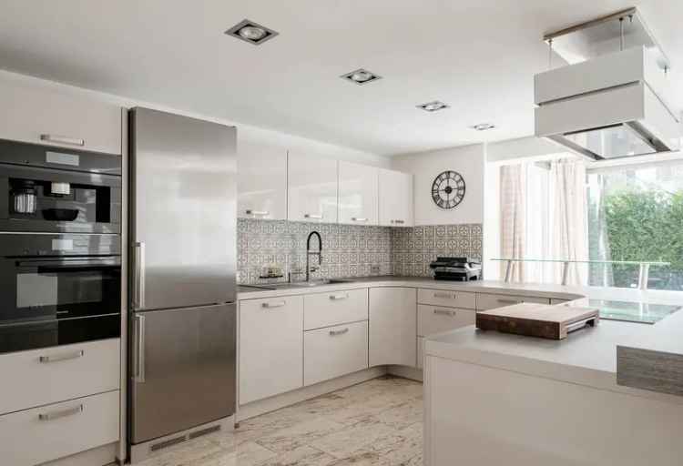 Luxuriöses Wohnen in Kladowers Idylle – Energieeffiziente Stadtvilla