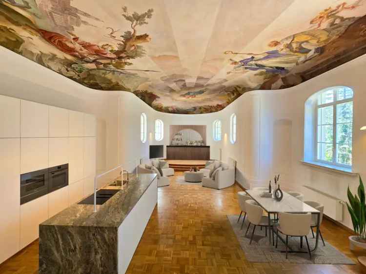 Kapellenwohnung mit Deckenmalerei | Königlicher Luxus mit Blick über Dresden