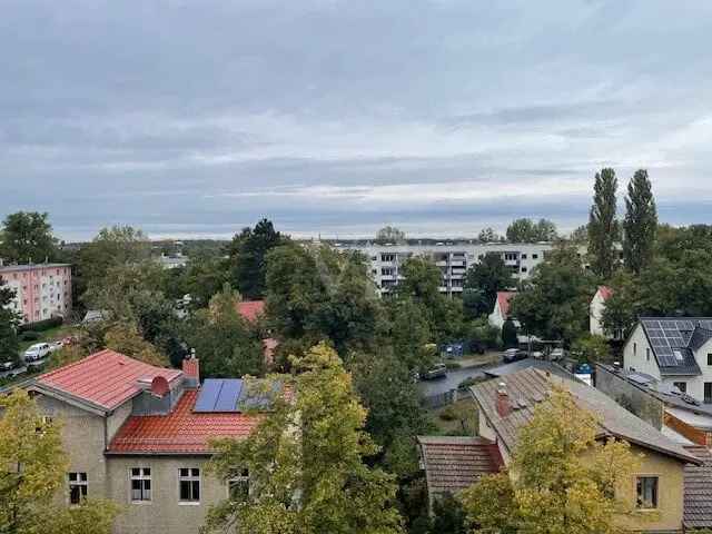 Großzügige Dachgeschosswohnung in Niederschönhausen mit Terrasse