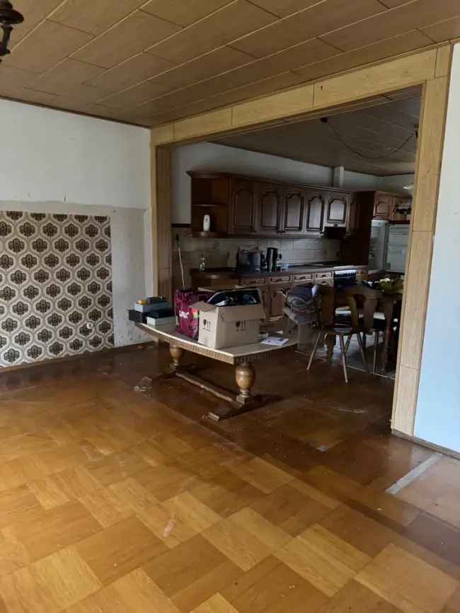 renovierungsbeürftiges OKAL Einfamilienhaus mit Garage