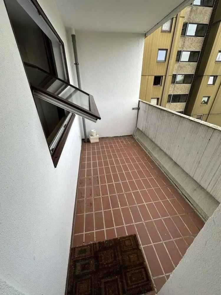 Charmante 2-Zimmer-Wohnung mit Einbauküche und Loggia in Köln-Brück zu vermieten
