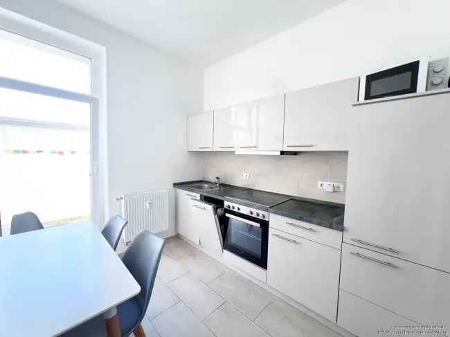 Stilvoll wohnen im Altbau – mit Balkon und Stellplatz