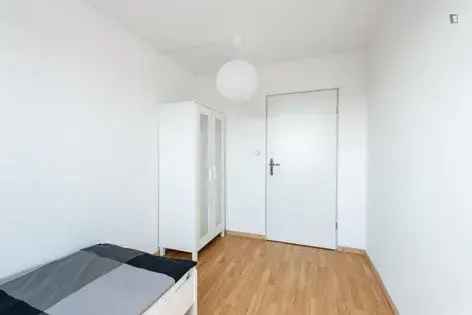 Wohnung (32.94 m²) zur Miete in Berlin (Sternstraße 4, 13359 Berlin, Germany) - immosurf.de