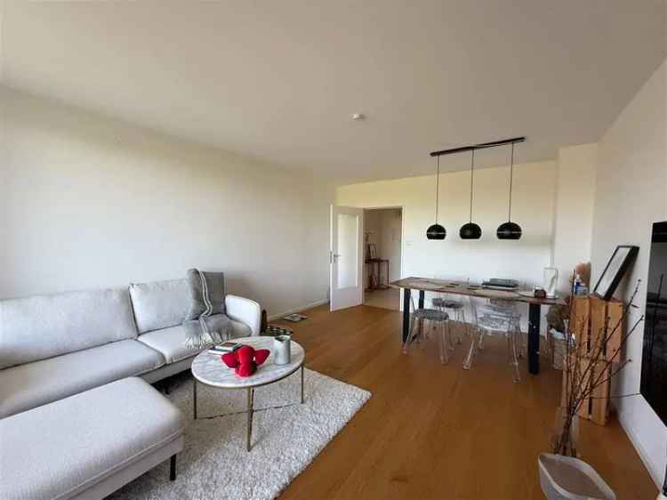 Hochwertig, sanierte 2,5 Zimmerwohnung mit Balkon und Außenstellplatz