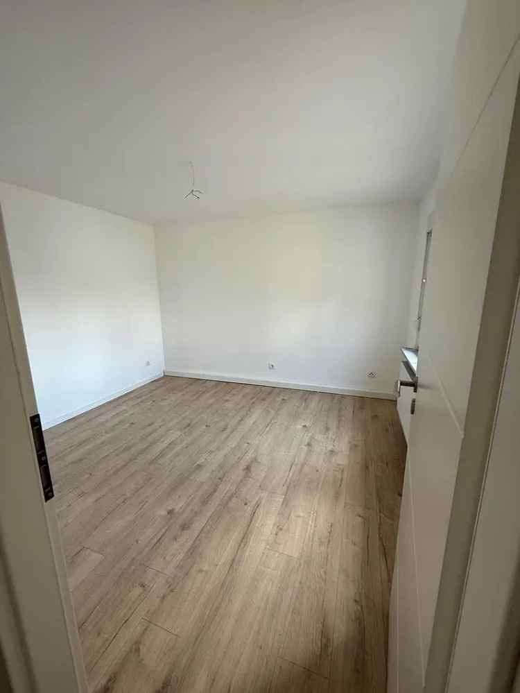 Kernsaniertes Wohnung mit Garage , Garten une Grosser Terasse