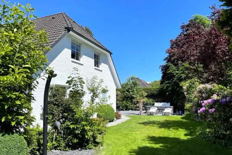 Luxuriöses Landhaus in Hamburg mit großem Grundstück und Wintergarten