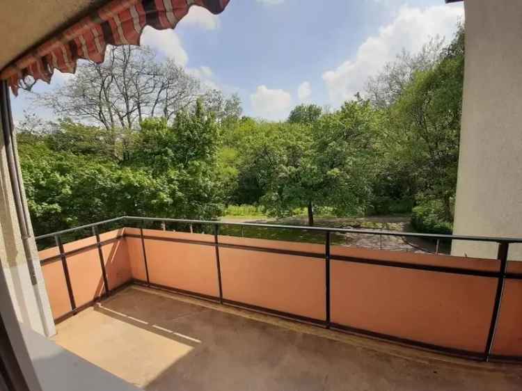 Bei VIVAWEST die Sonnenstrahlen auf dem eigenen Balkon genießen.