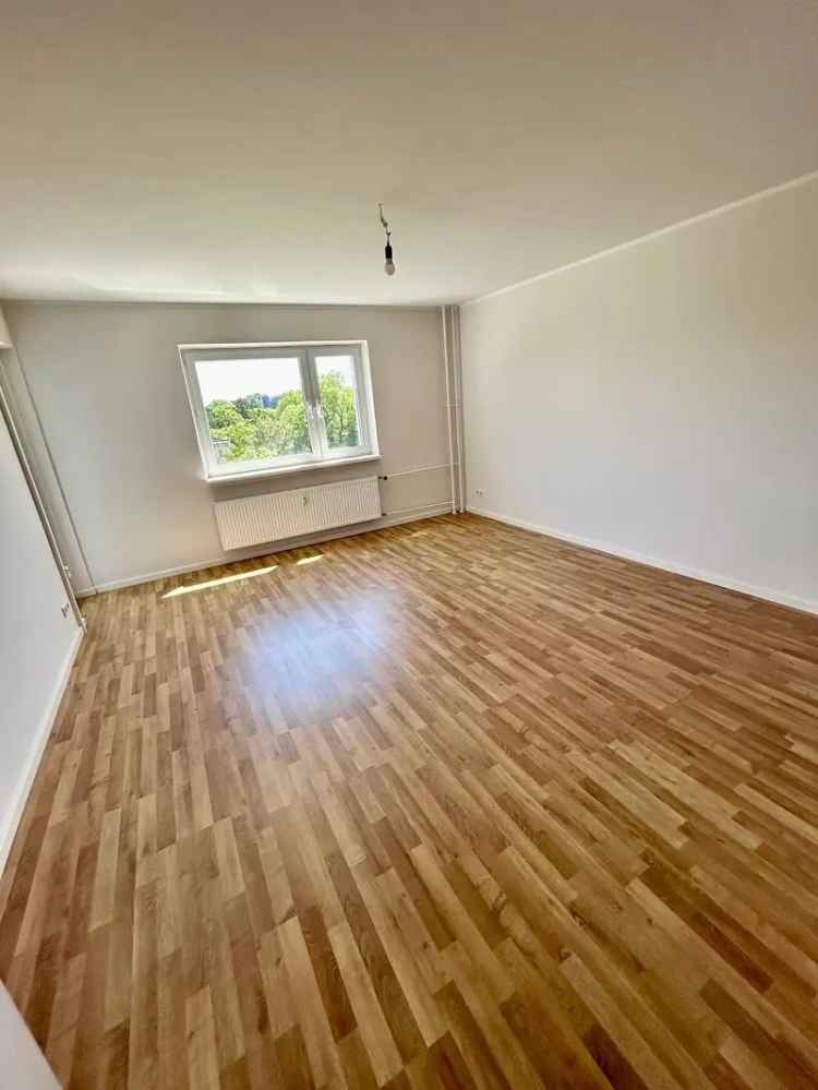 Luxuriöse Wohnung in Lichterfelde mit Westbalkon