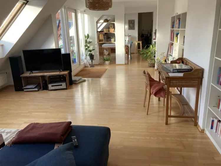 Mieten 3 Zimmer Dachgeschosswohnung Friedrichshain mit Terrasse