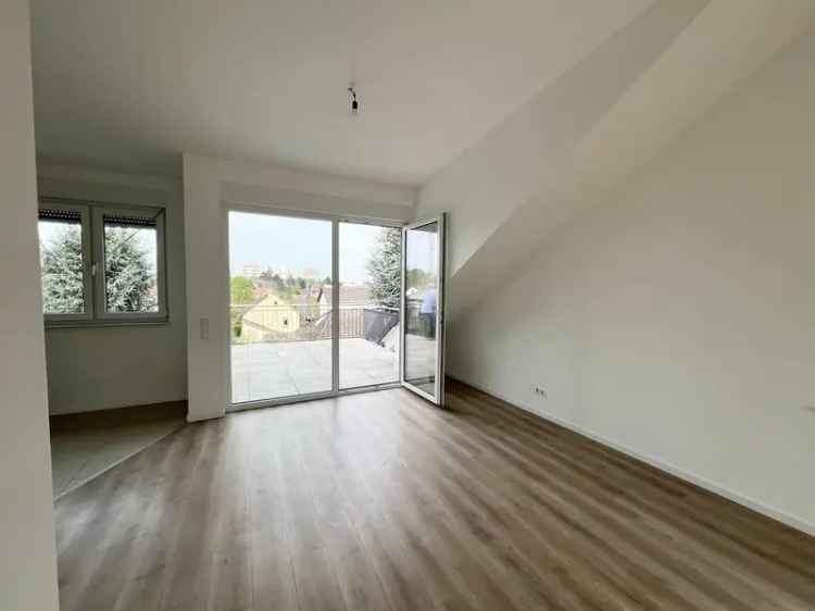 Helle 3-Zimmer-Wohnung, großem Balkon und Stellplatz – Blick auf den Feldberg & Skyline