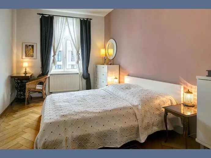 Möbliert: Charmante Altbauwohnung in Haidhausen