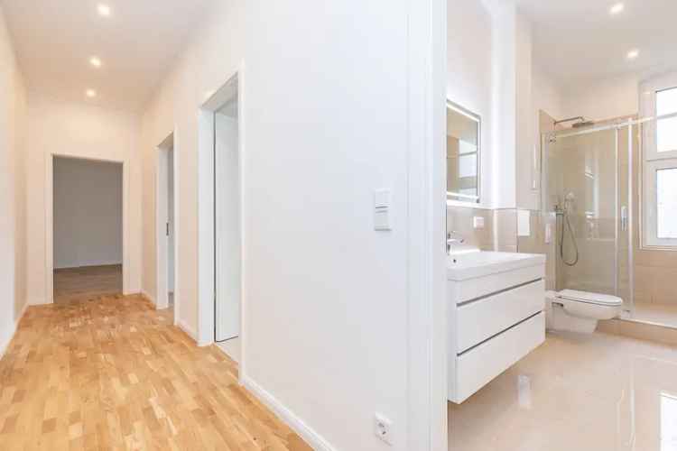 TOP ZUSTAND – bezugsfreie 2-Zimmer-Altbauwohnung! Renoviert, modernes Bad, ruhige Innenhof Lage!